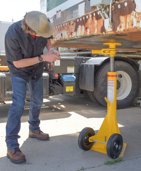 Vestil Steel Trailer Stabilizing Ratchet Jack 26-5/8 In. x 17-5/8 In. x 39 In. 40,000 Lb. Capacity Yellow