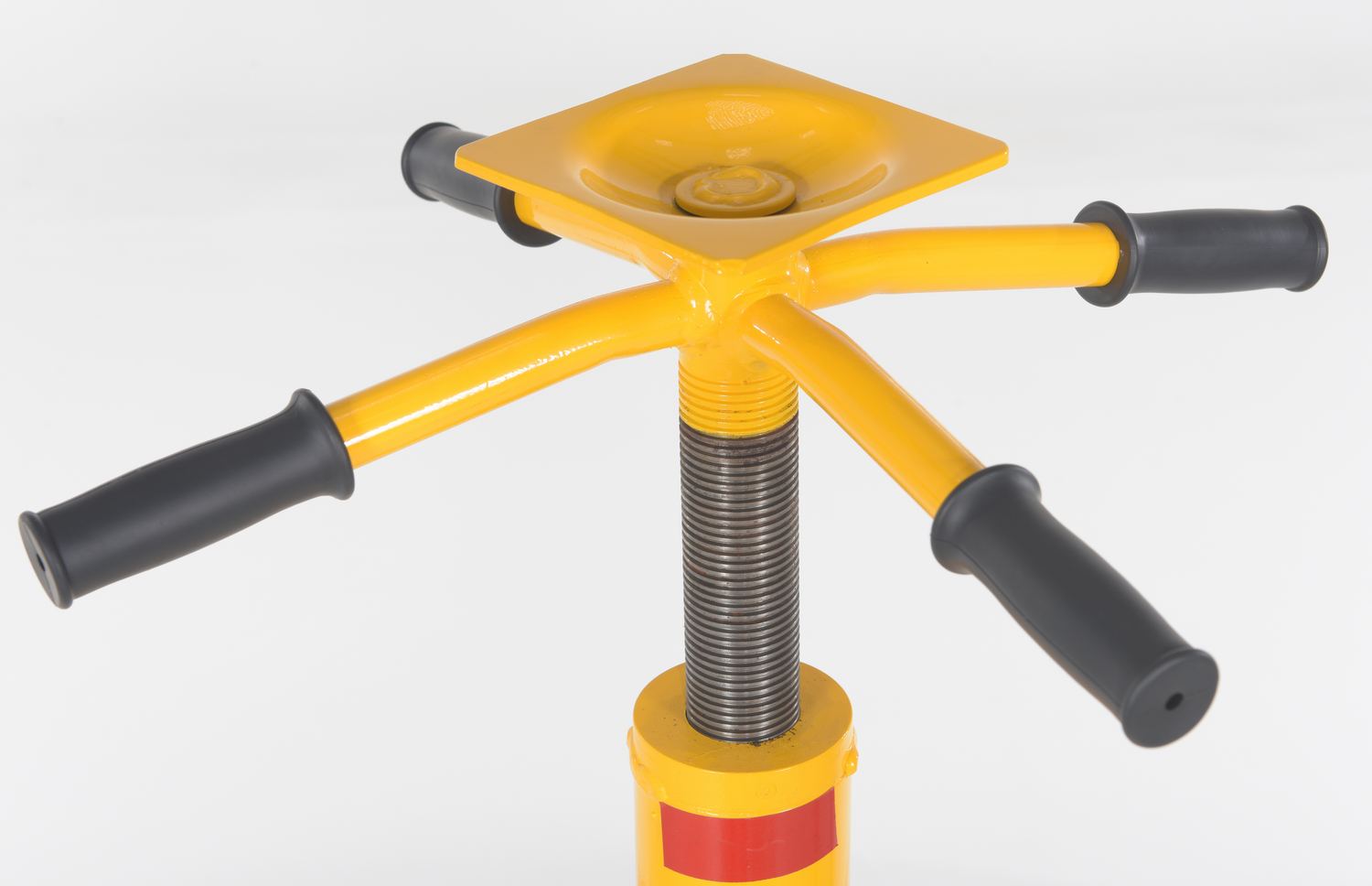 Vestil Steel Economy Stabilizing Jack with Round Base 16-5/8 In. x 16-5/8 In. x 44 In. 5,000 Lb. Lifting Capacity Yellow